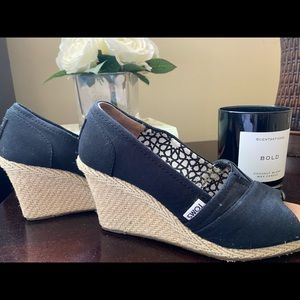 Toms Wedge sandals